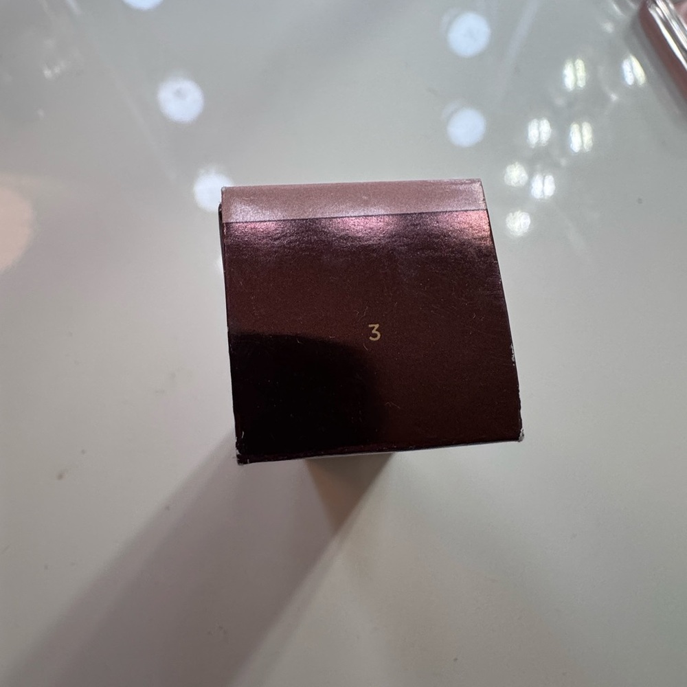 Hourglass Ambient Soft Glow Foundation - Picture 5 of 5